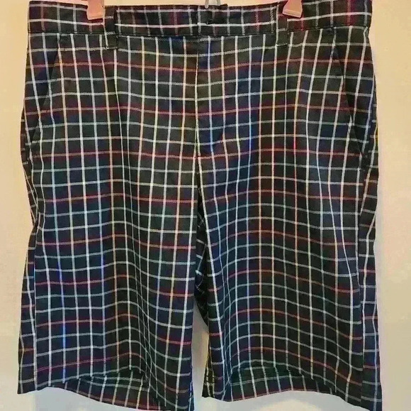 Mens size 33  izod plaid golf shorts - Picture 2 of 4